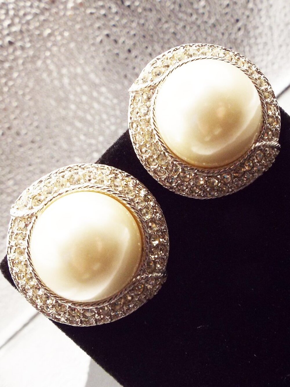CINER HIGH END DOMED FAUX PERL W/ CRYSTAL PAVE ROUND SILVERY CLIP EARRINGS 51